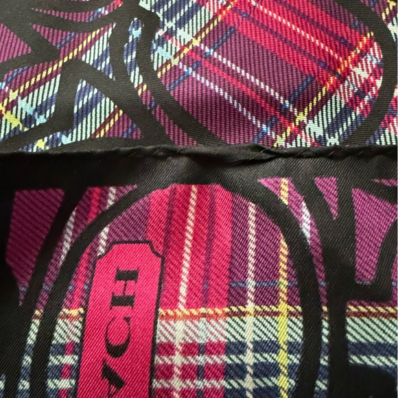 Coach signature C silk scarf Tartan Poppy print. - Picture 7 of 7